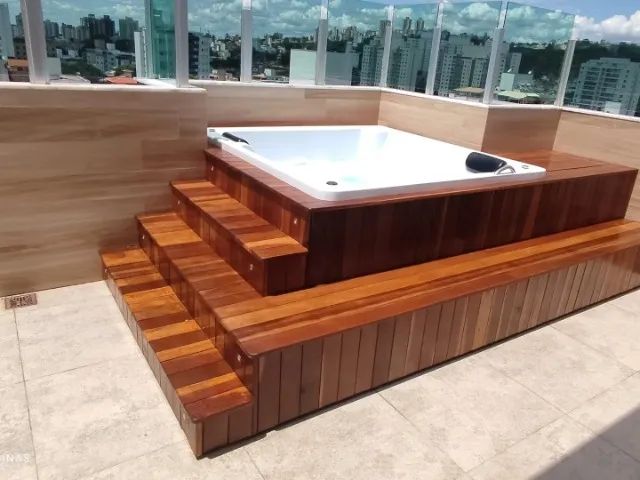 Ana: Spa de 4 lugares com 2 espreguiçadeiras e 2 poltronas sentadas 