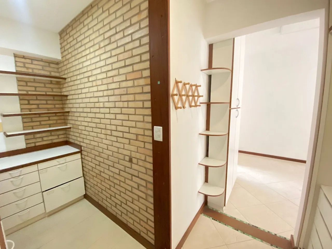 Prédio frente mar - 4 quartos amplo - 3 vagas  - Foto 5