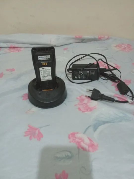 Bateria de rádio.amador Motorola 450, com carregador completo, produto superconcervado