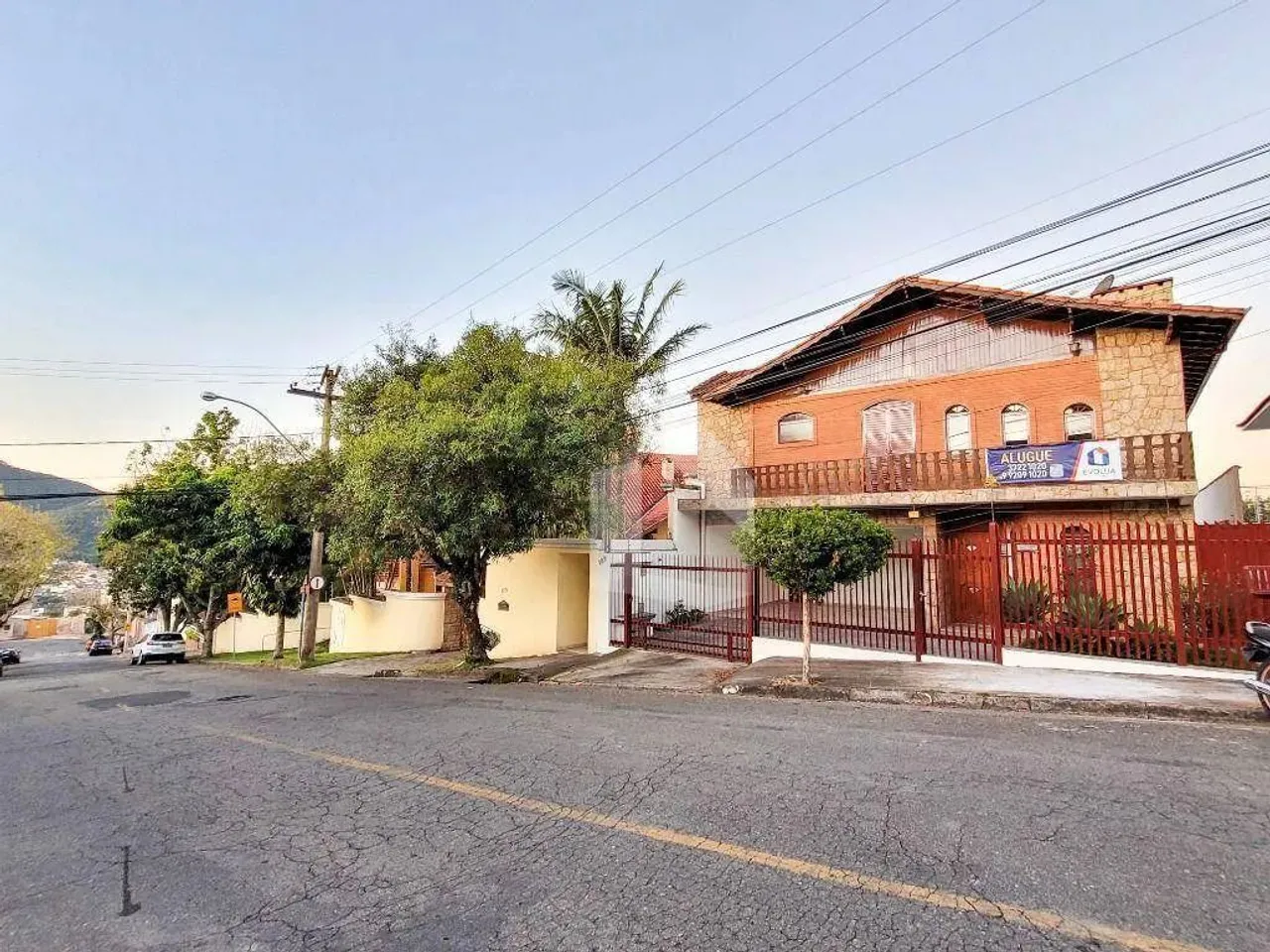 Casa com 3 dormitórios para alugar, 273 m² por R$ 5.166,00/mês - Jardim Novo Mundo - Poços