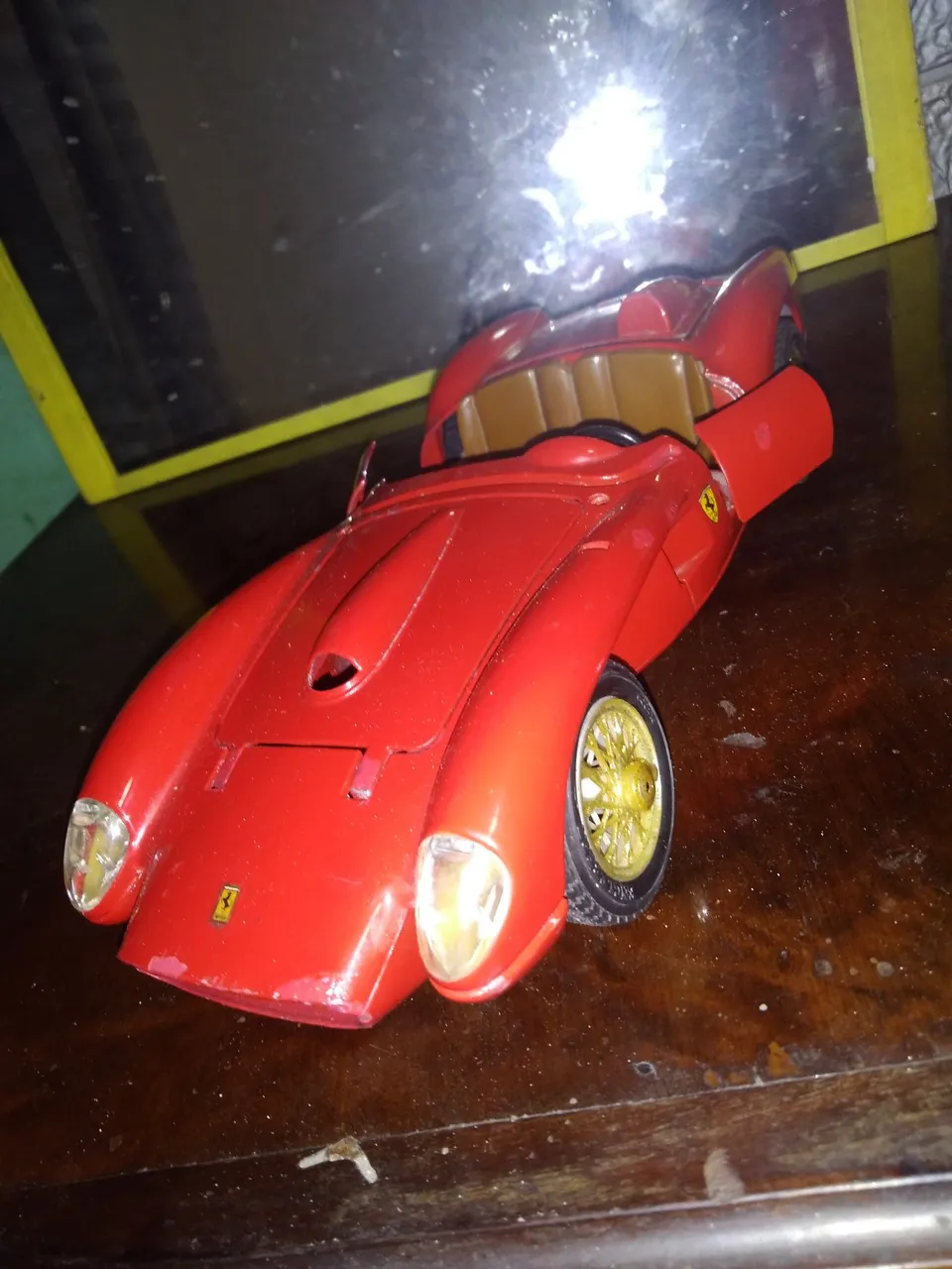 Miniatura Ferrari Vermelha (Modelismo)