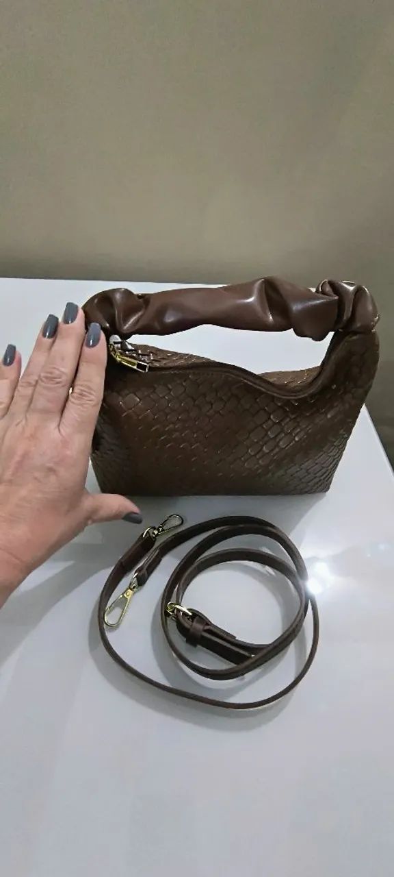 Vende-se Bolsa pequena de mão e ombro cor marrom  - Foto 3