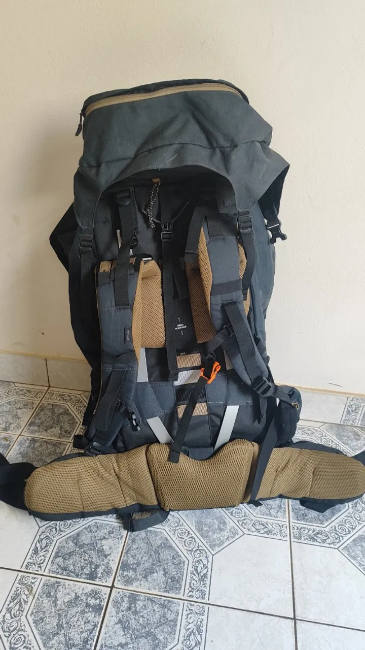 Mochila Forclaz Trilha trekking MT 900 Symbium2 70+10 litros cinza