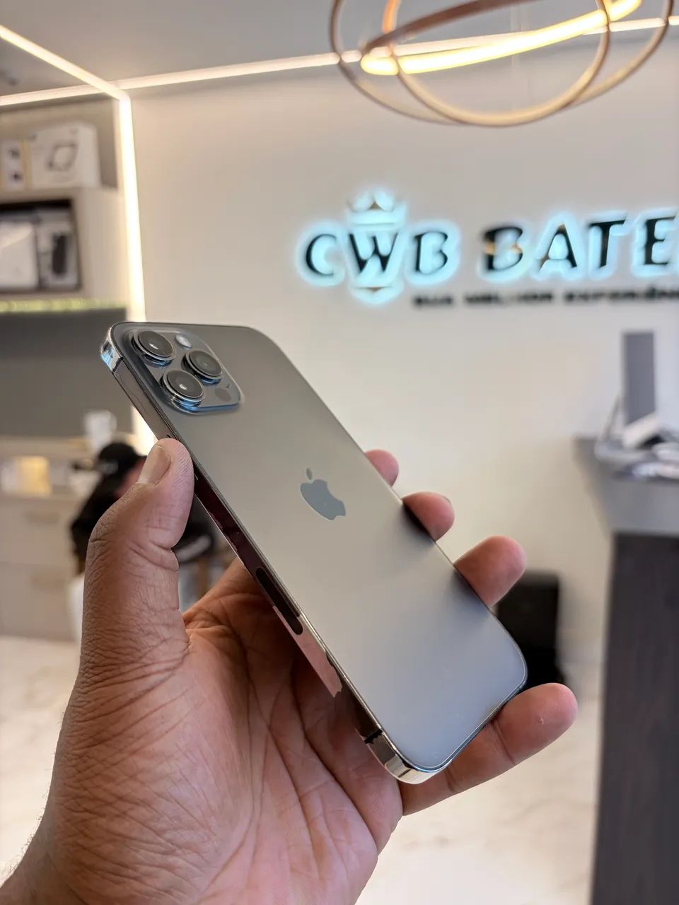 iPhone 12 Pro Max 512GB Grafite Bateria 83% Chassi descascando- Usado - Foto 2