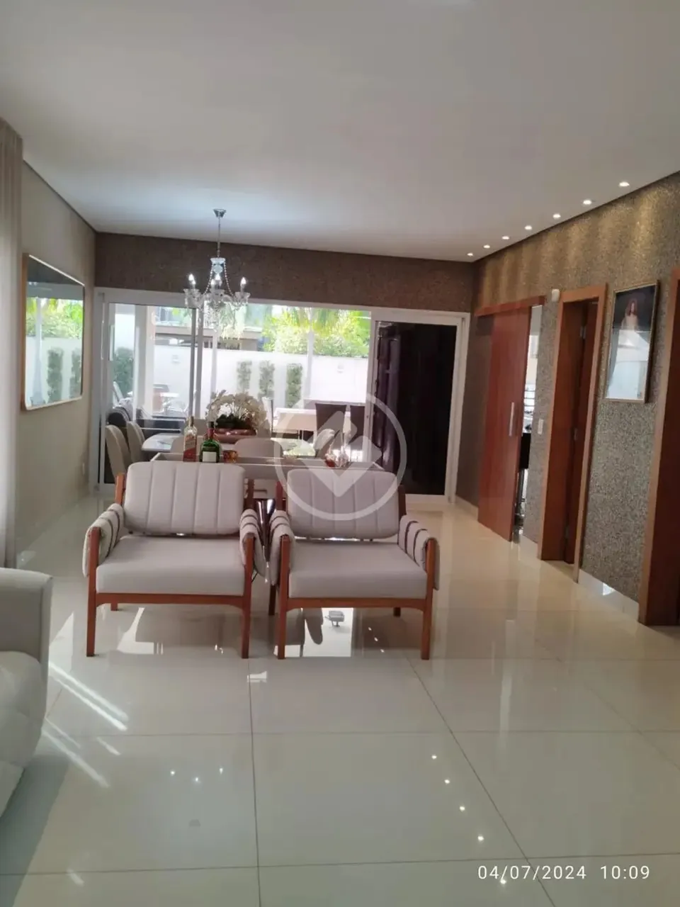 Belissma casa com piscina em condomínio fechado Alphaville Cuiaba 2, completa de armários