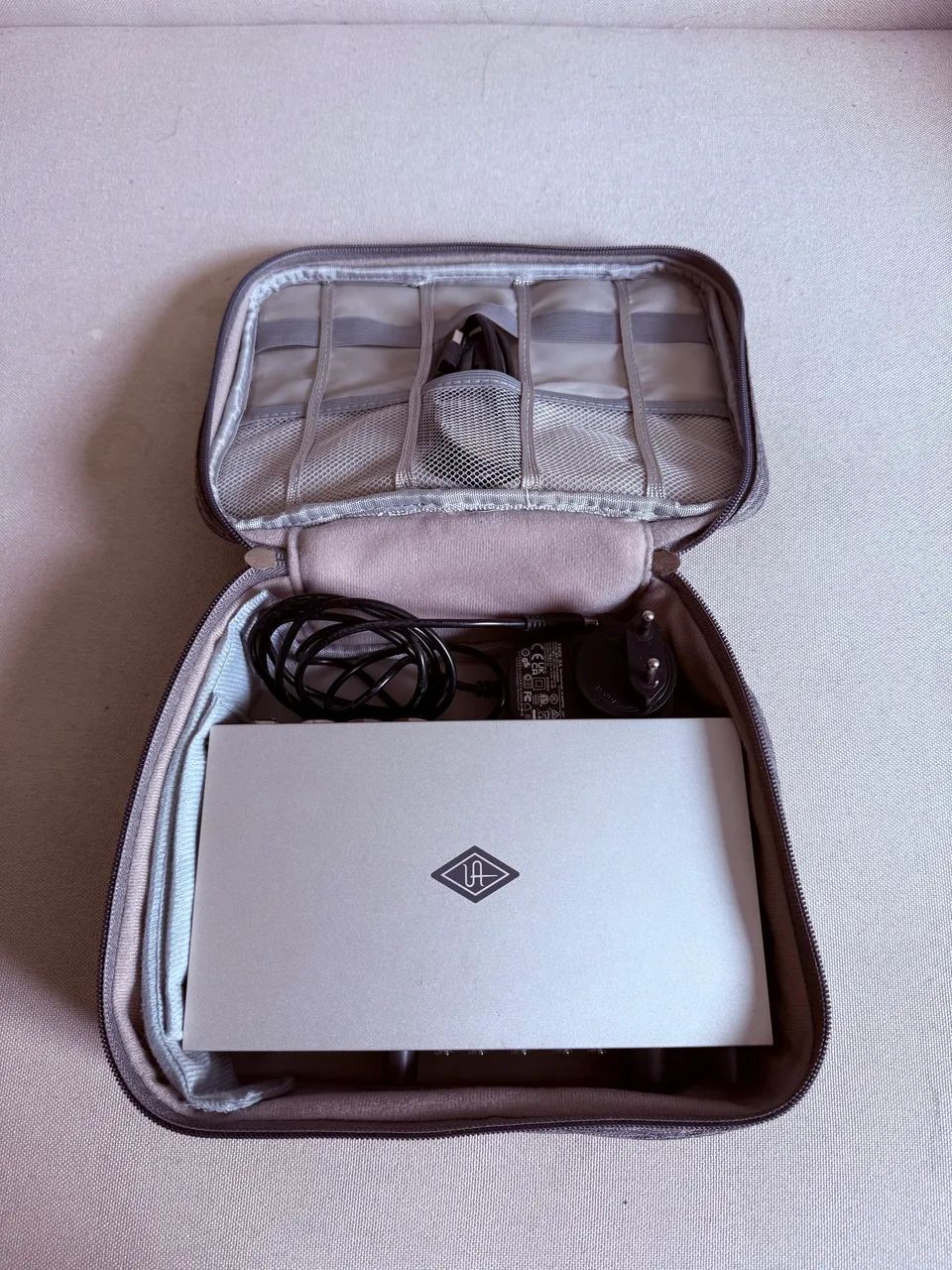 Interface De Audio UAD Volt 464617878881666122