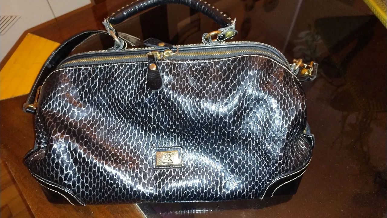 Bolsa de mão preta de couro - Foto 2