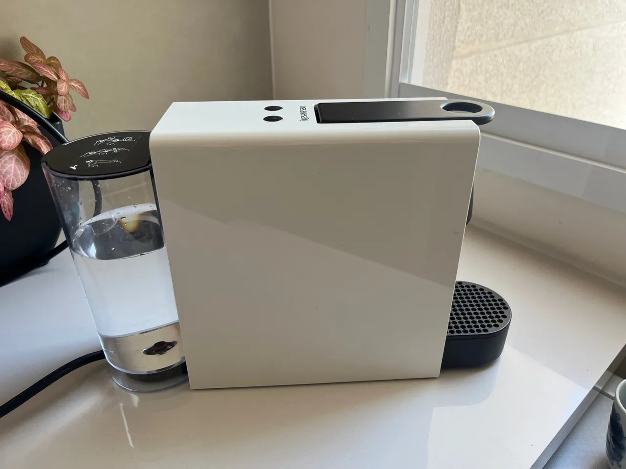 Cafeteira Nespresso Essenza Mini 220v