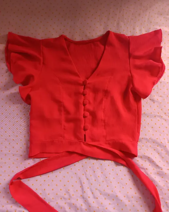 Blusa feminina rosa com botões