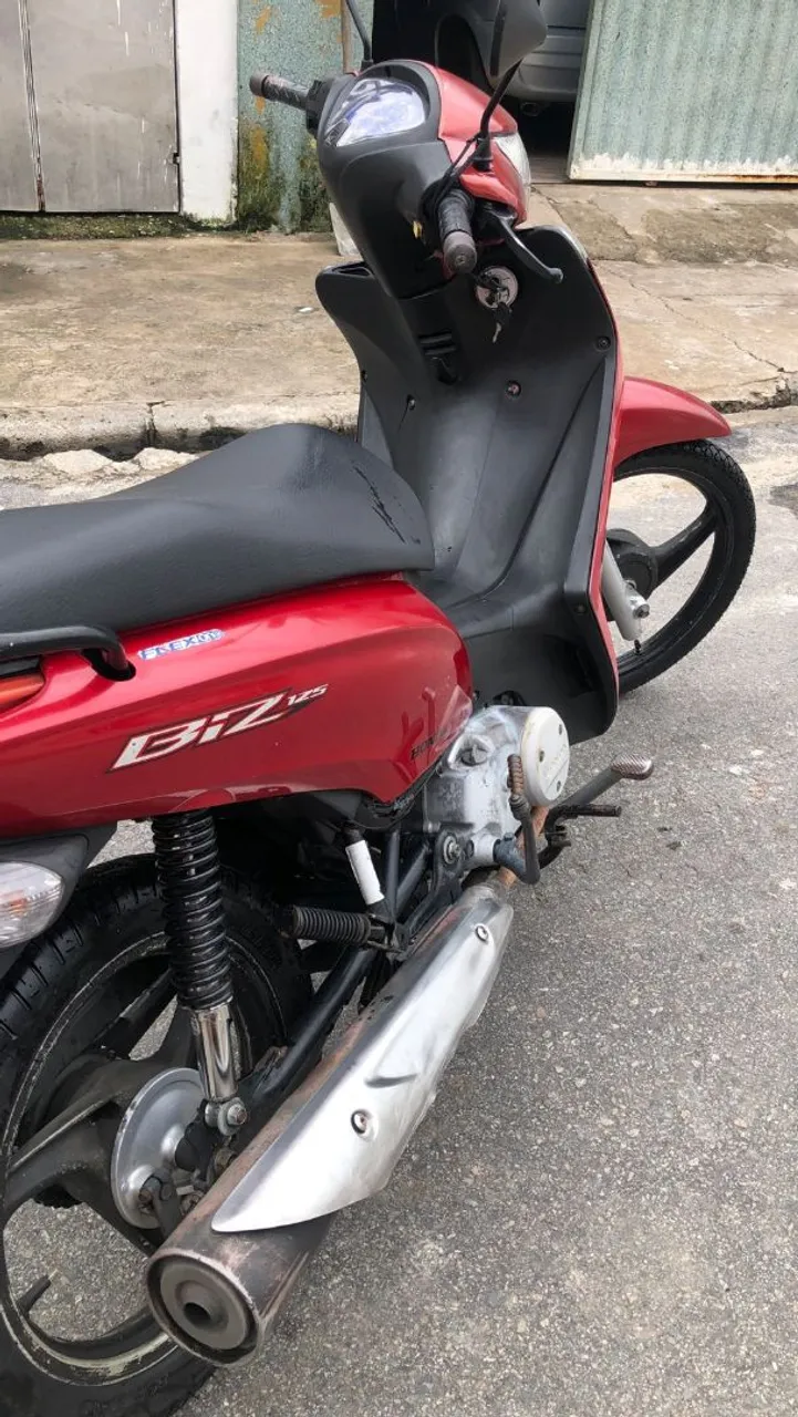 Vende se uma BIZ ano 2015