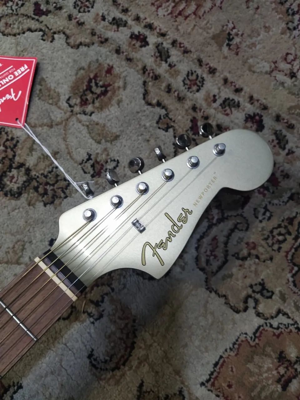 Guitarra Fender Newport