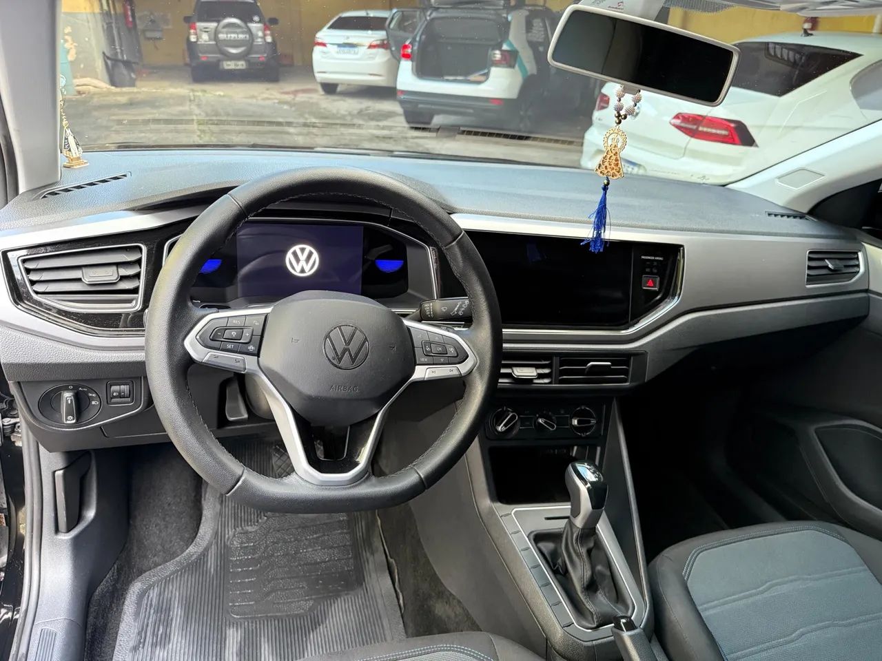 Carro 12.490 km de mulher de garagem 