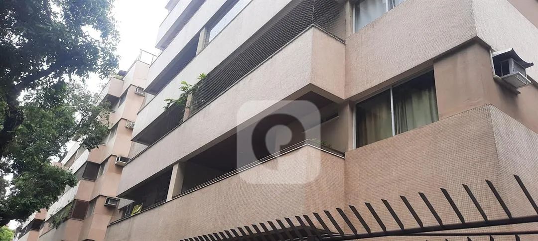SELECIONE - Cobertura 3 quartos, sendo 1 suíte