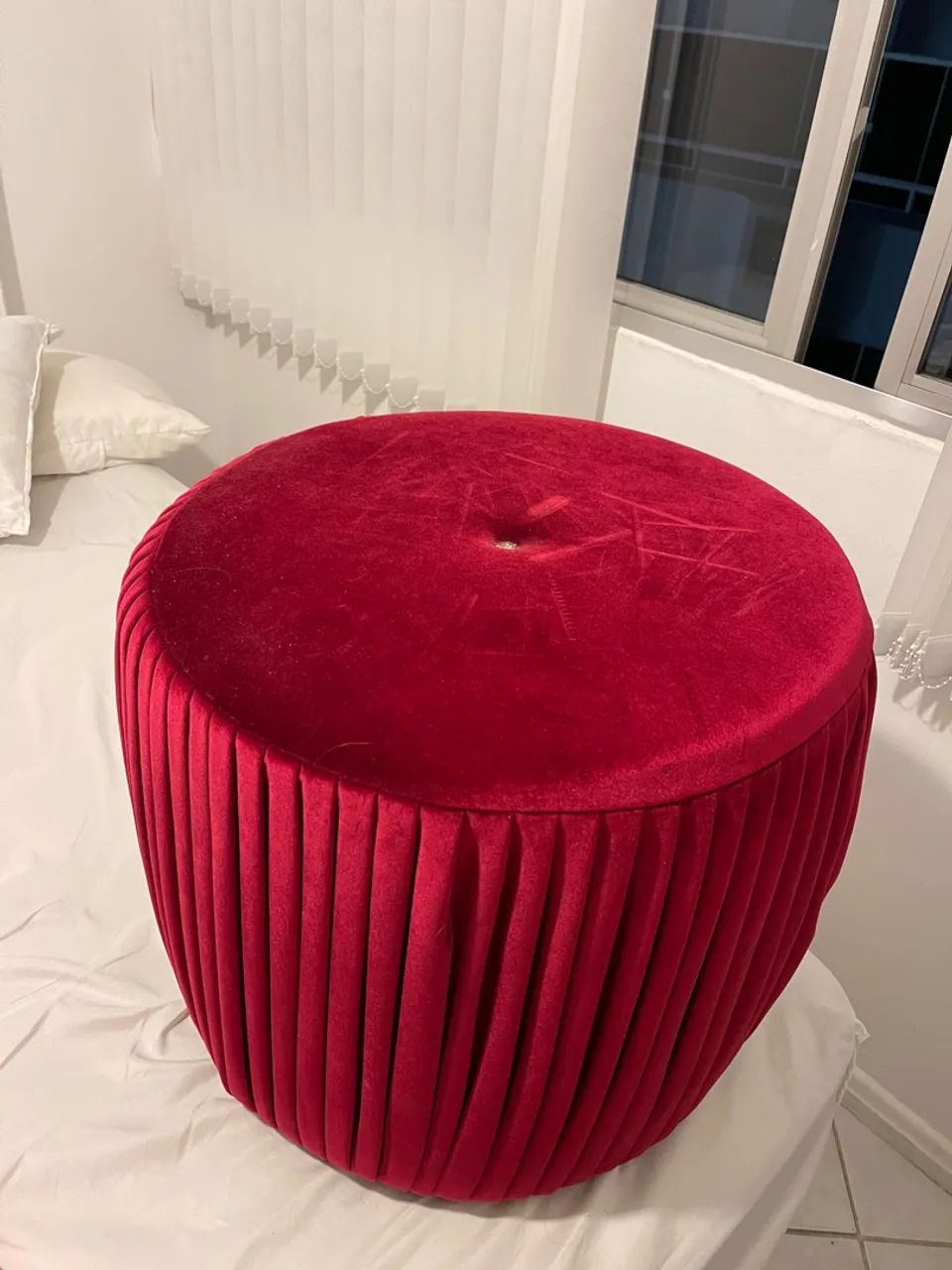 Puff Decorativo Veludo drapeado cor vinho. - Foto 3
