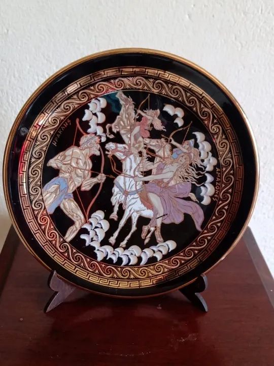Prato em Porcelana Grega Pintado em Ouro 24K