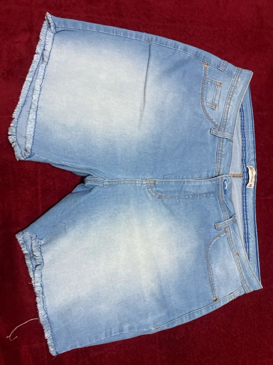 Short Jeans Claro com Barra Desfiada - Tamanho 46 - Foto 3