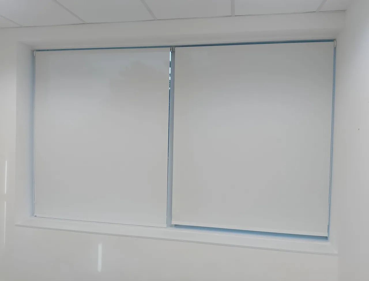 Cortina Branca Rolon Roller (painel) com proteção solar UV  - Foto 4