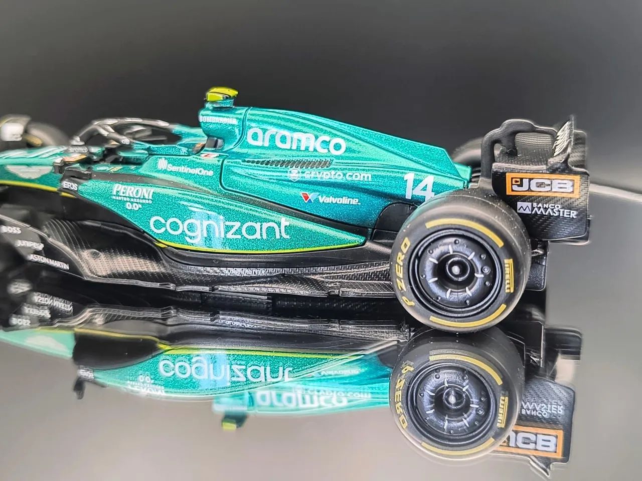Formula 1 Aston Martin Fernando Alonso - Escala 1/43 - Foto 4