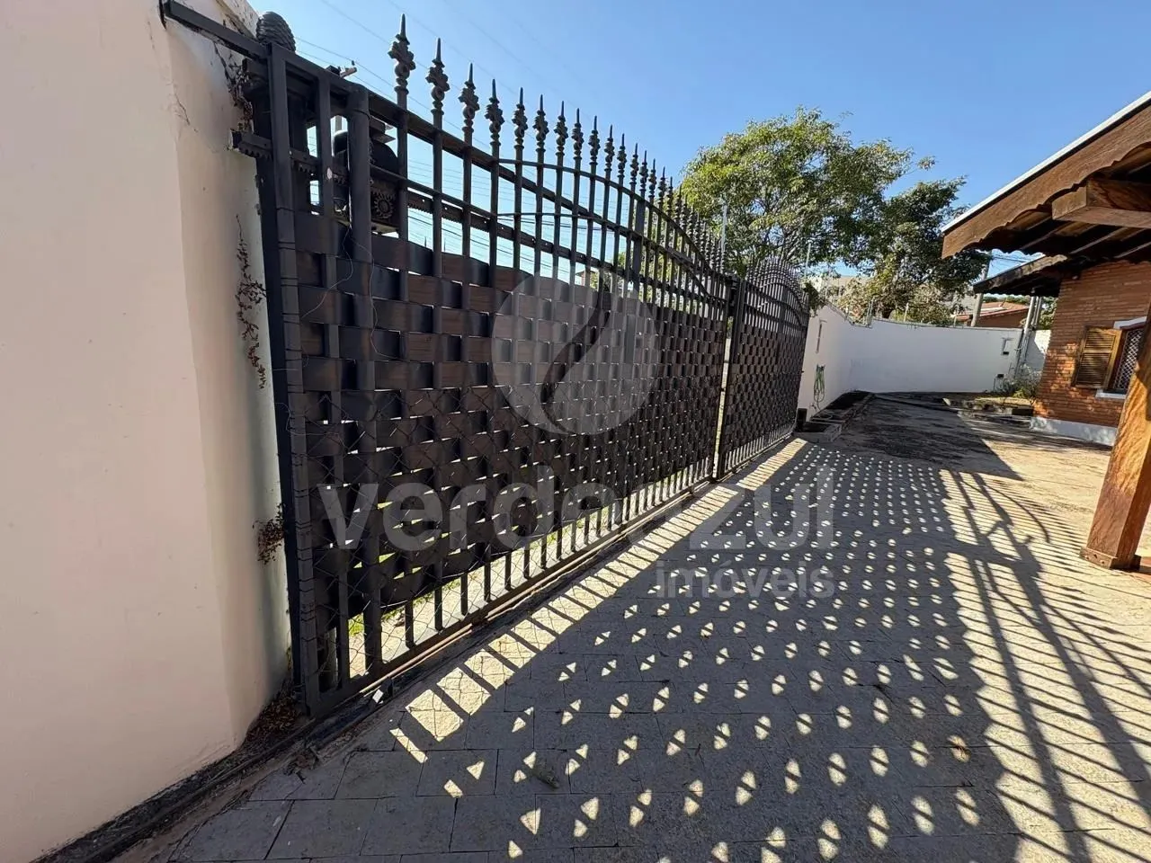 Casa para locação 3 quartos 4 banheiros com piscina