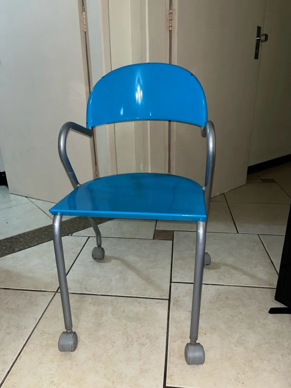 Cadeira de metal/inox com rodinhas