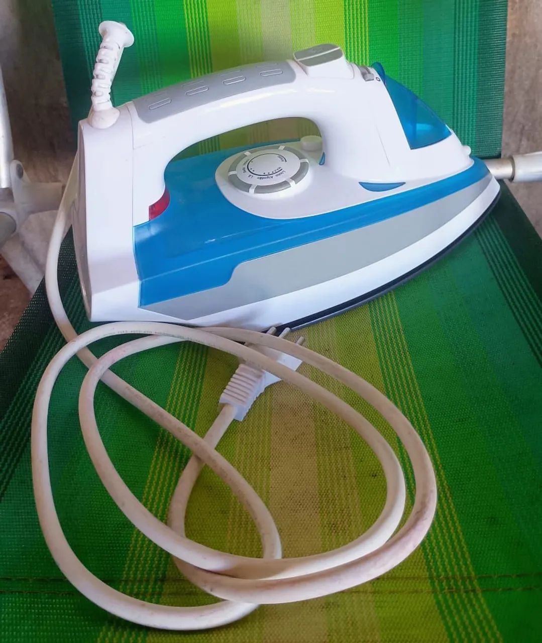 VENDO FERRO PASSAR NA ROUPA A VAPOR E OPÇÃO DE ENCHUGAR SEM NENHUM USO VALOR DE 200 REAIS 
