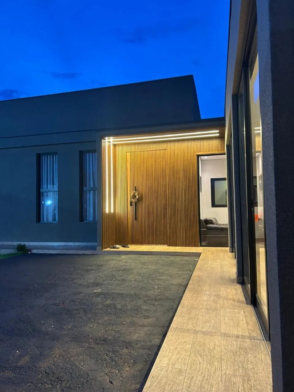 Vendo Casa Moderna com Suíte Master, Closet e Área Gourmet.