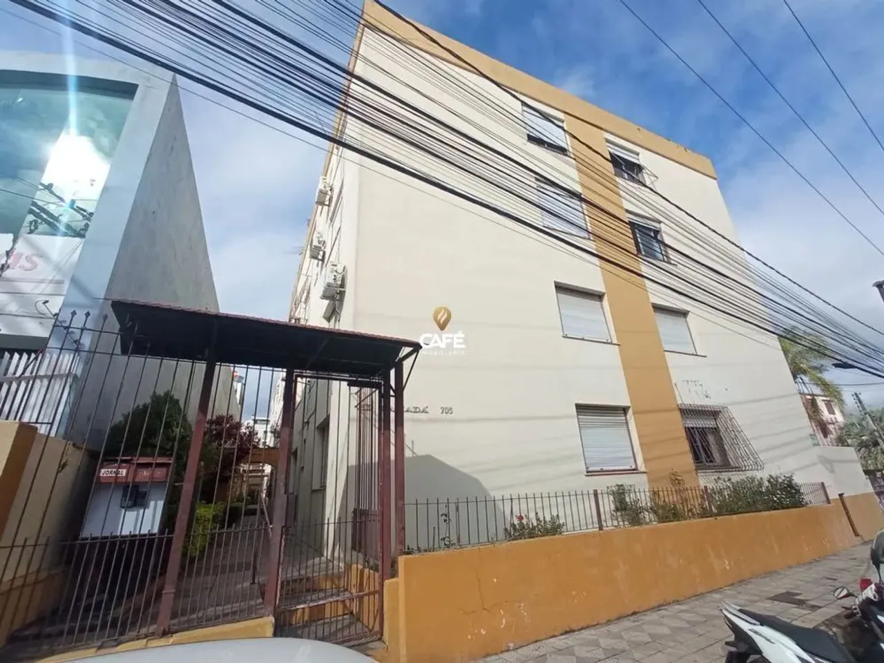 Apartamento Semi Mobiliado De 2 Dormitórios, Sala de Estar, 2 Banheiros, Cozinha