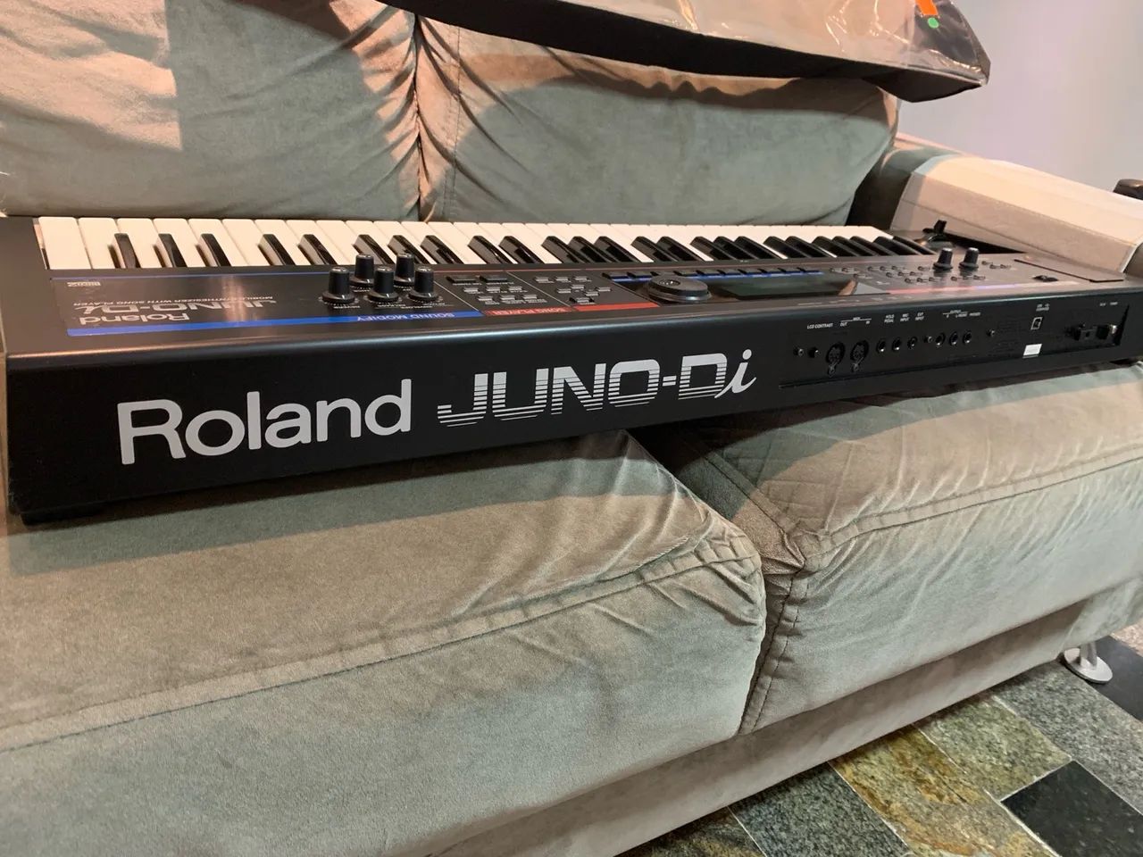 Sintetizador Roland Juno-DI - Foto 2