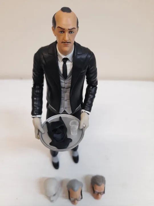 DC Multiverse Series Alfred Pennyworth Action Figure Mattel original - Foto 2