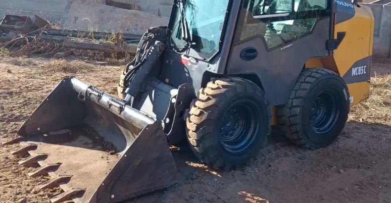 Minicarregadeira Volvo MC85C ano 2020 com 2.300 horas, ar condicionado e Joystick, em SP - Foto 4