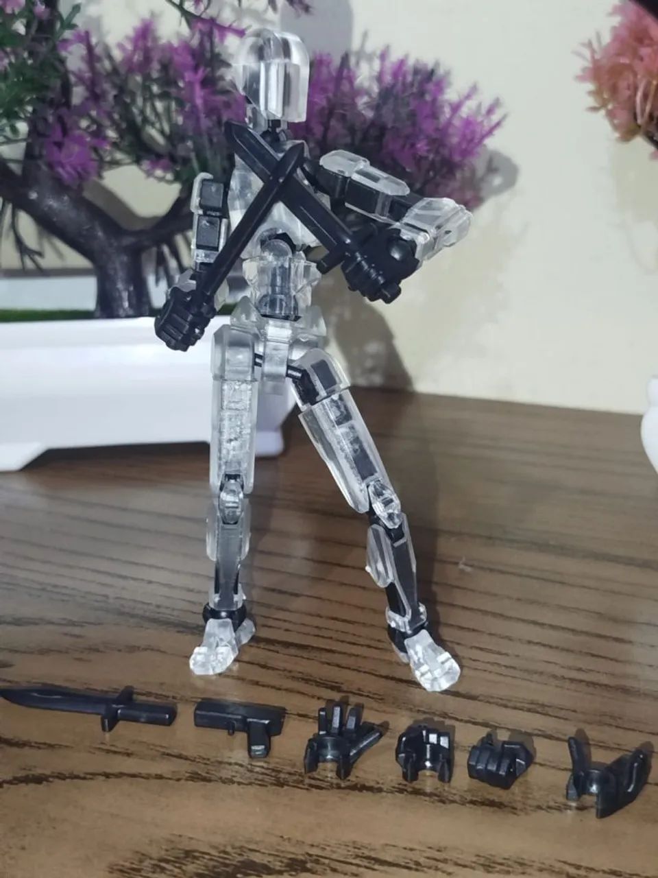 Boneco articulado transparente