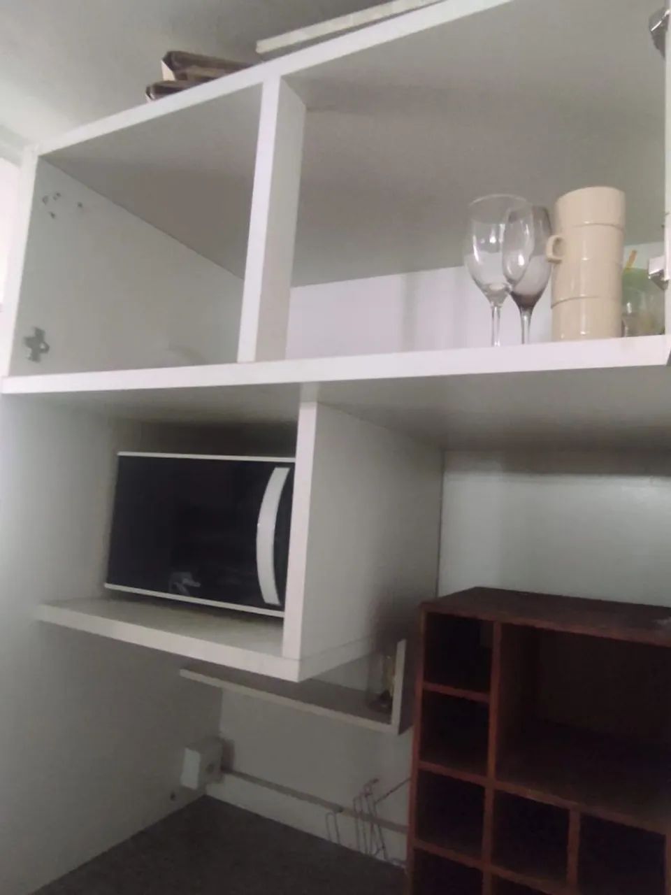 Armário de cozinha com espaço para micro.