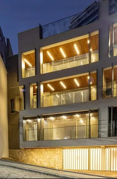 LAGOA Moderna e Nova Duplex com 4 Suítes, próximo a comércio variado