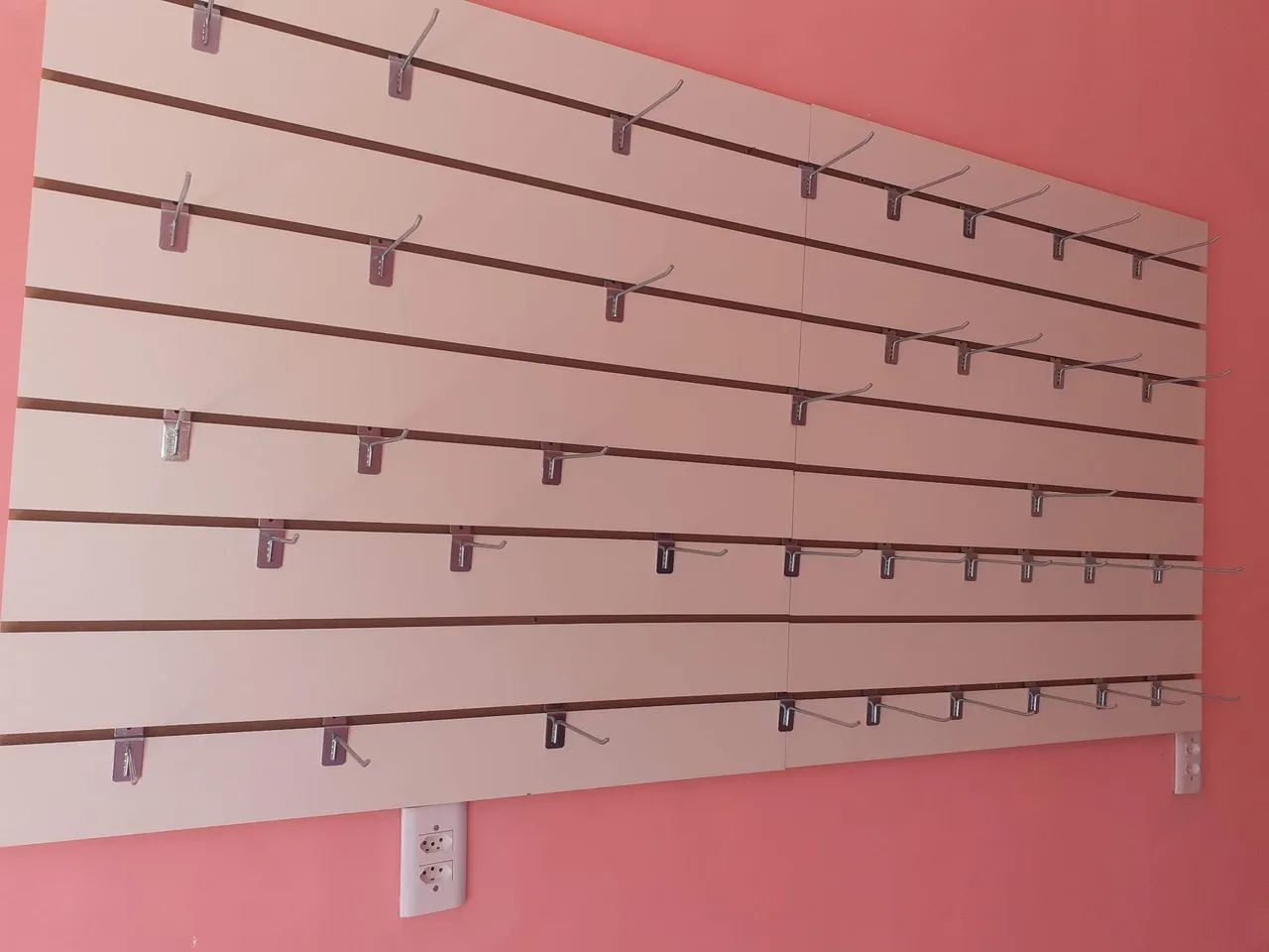 Painel canaletado expositor para lojas  - Foto 2