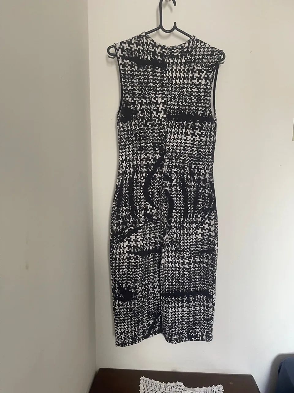 Vestido Preto e Branco Fórum  - Foto 3