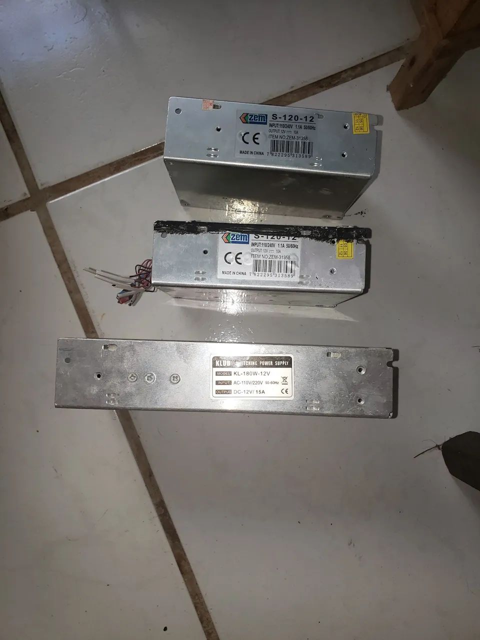 Vende-se fontes amperagem na foto as pequenas $45 e a maior $70 - Foto 2