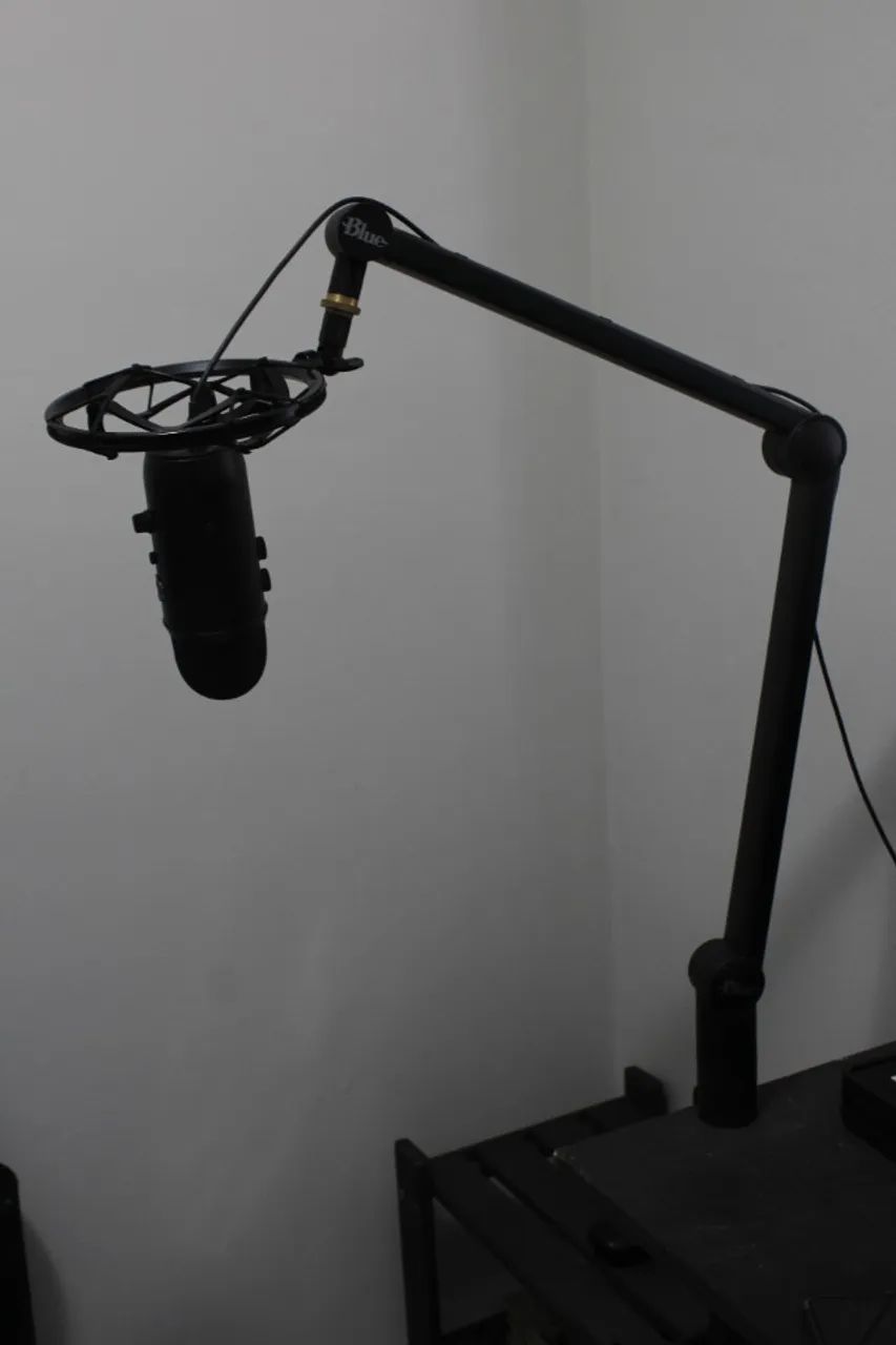 Microfone Condensador Blue Yeticaster Podcast, USB, Preto