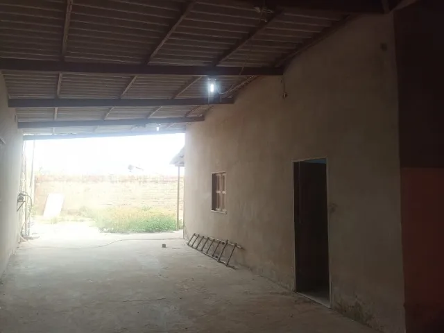 Vendo uma casa no bairro Canaã