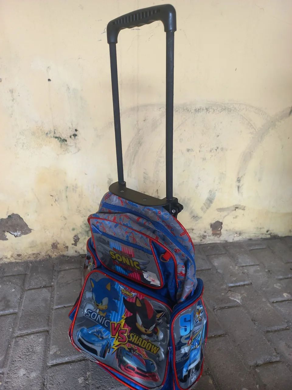 Mochila Sonic vs Shadow com rodinhas