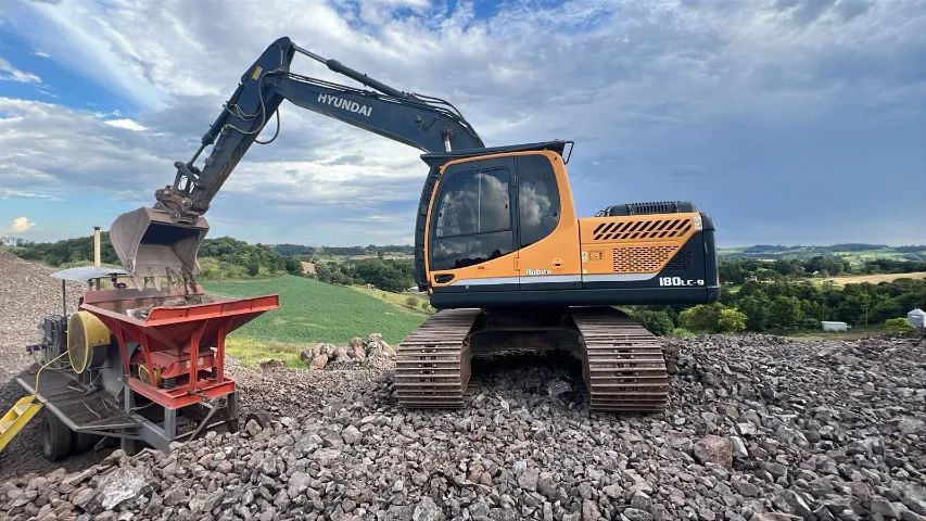 Escavadeira hidraulica Hyundai R180lc9 ano 2020 