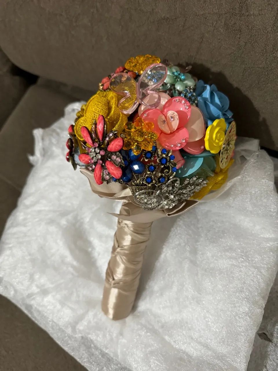 Buquê de Noiva de Broches e Pedrarias - Foto 2