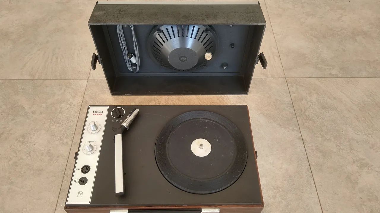 Rádio Philips 06 GF 610 - Gravador - Foto 2