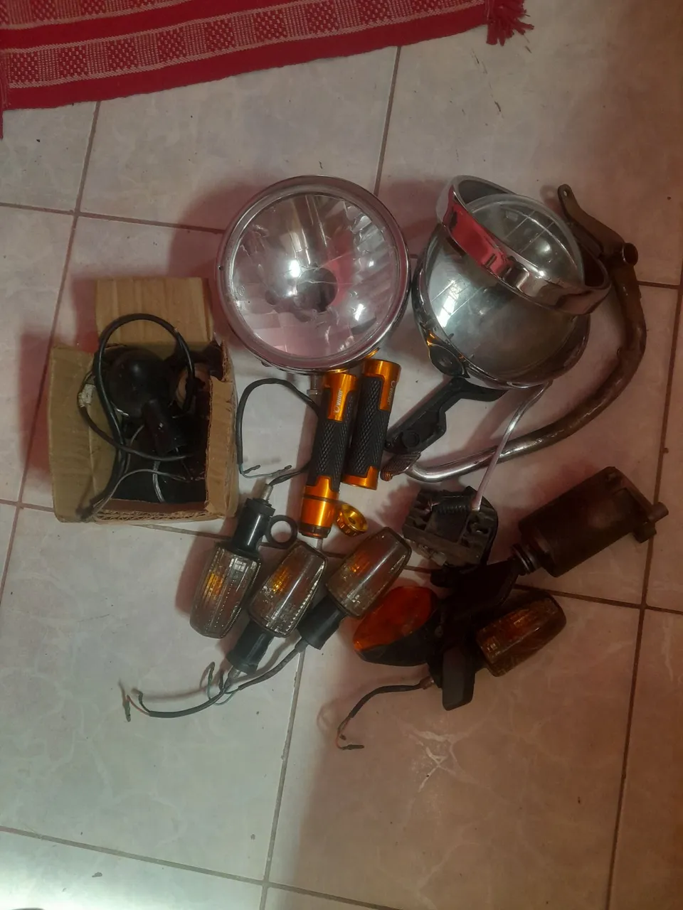 Peças de moto Suzuki - Faróis, Piscas e Acessórios