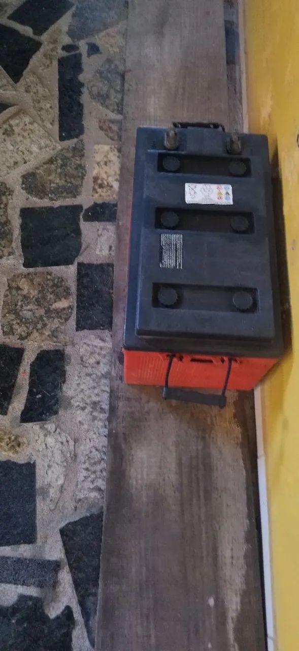 Bateria Estacion�ária Freedom 240 Amps 14Vots  - Foto 2
