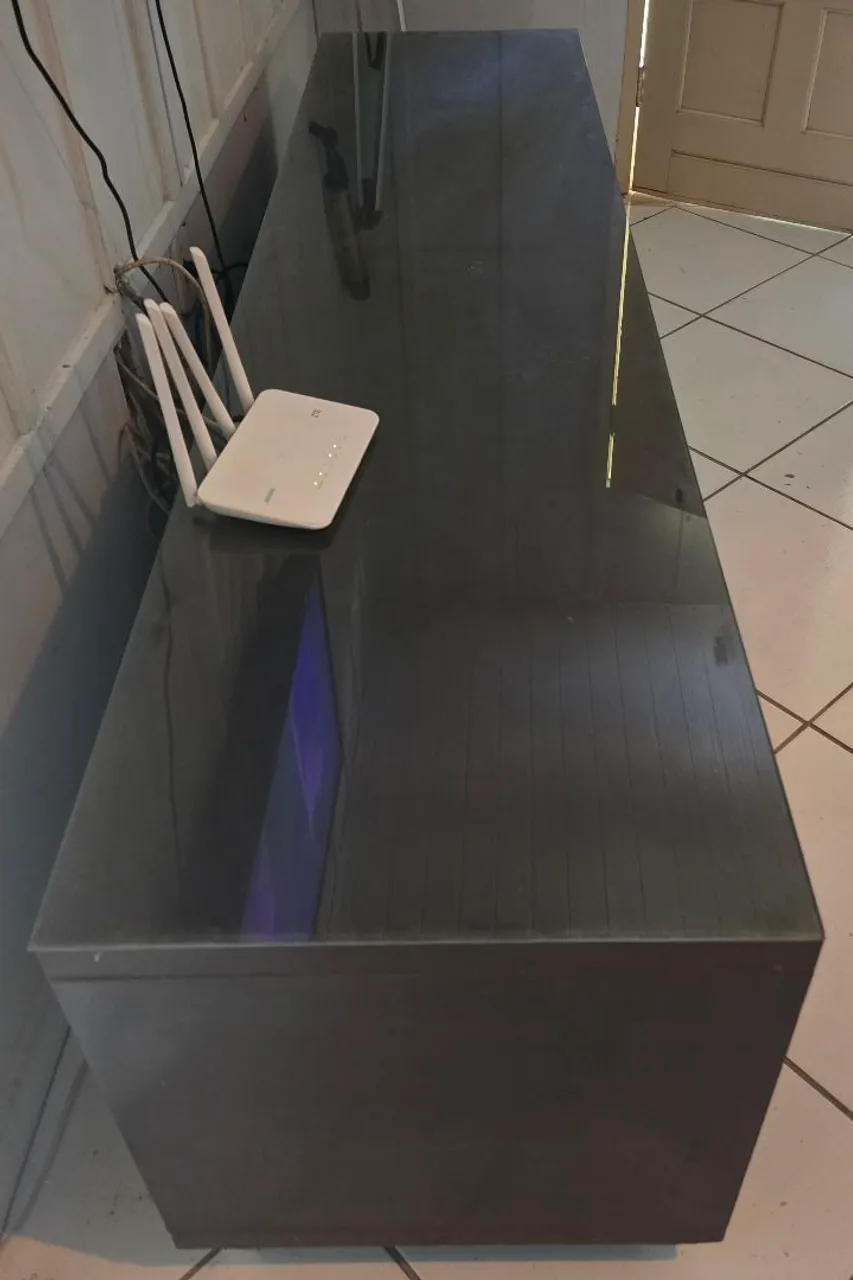 Aparador Preto com Design Moderno