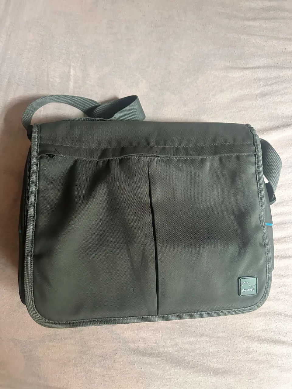  bolsa de transporte cinza da ResMed, projetada 