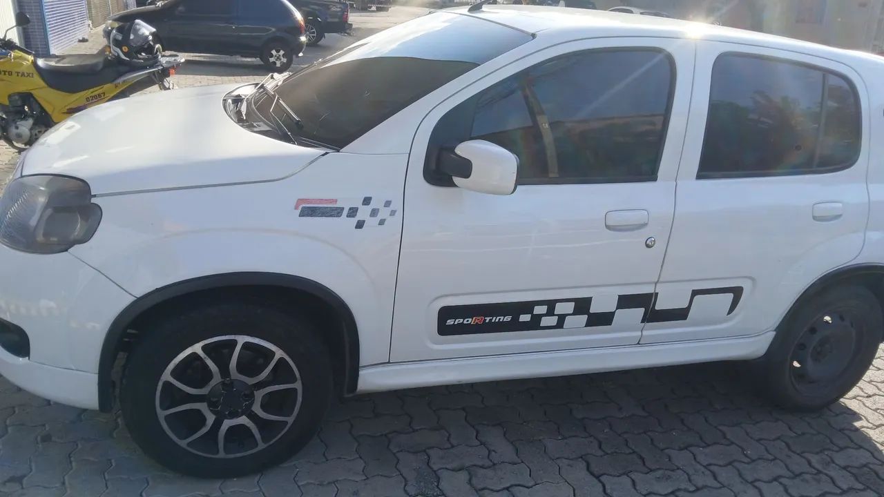 Fiat Uno Sporting 1.4 EVO Fire Flex 8V 4P 2012 - Foto 3