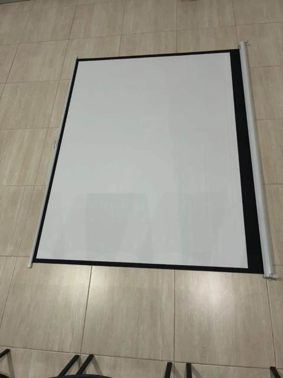 Tela de projeção 2,03 x 1,52, retrátil - Foto 2