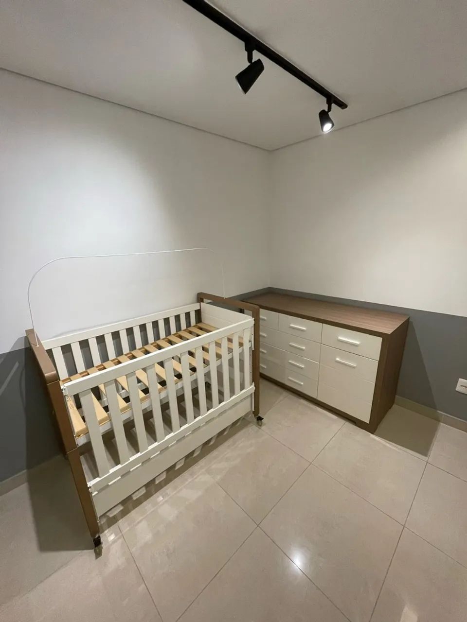 Berço e cômoda Quater Linha Nature Branco com Colchão