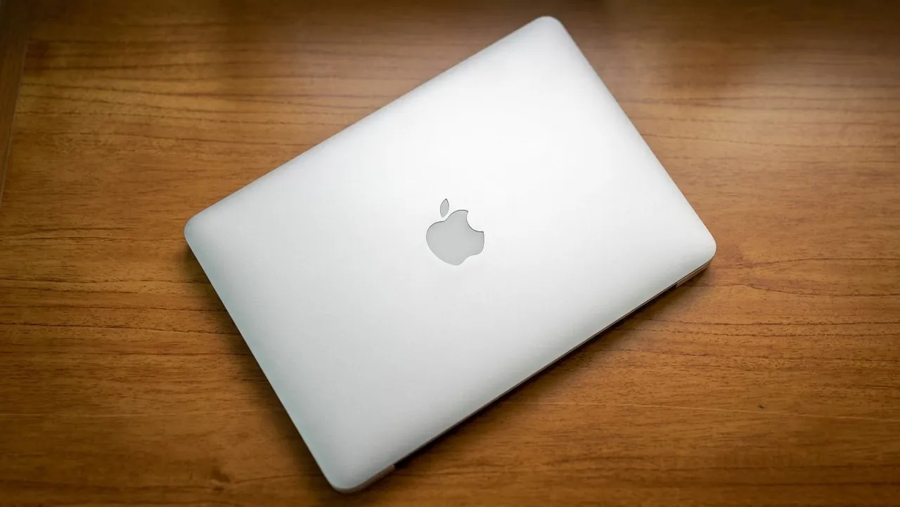MacBook Pro 2018 15 Polegadas i7 16gb 256SSD - Notebooks - Vila